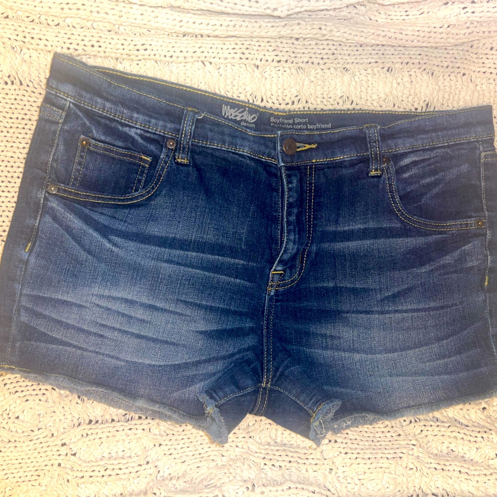 Mossimo Boyfriend short. Size 14/32